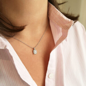 Hanger Emerald-Cut Halo big